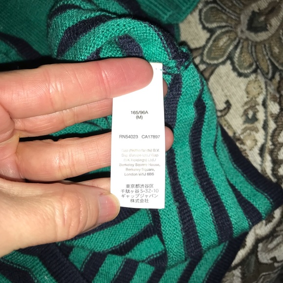 GAP Sweater - Picture 3 of 5